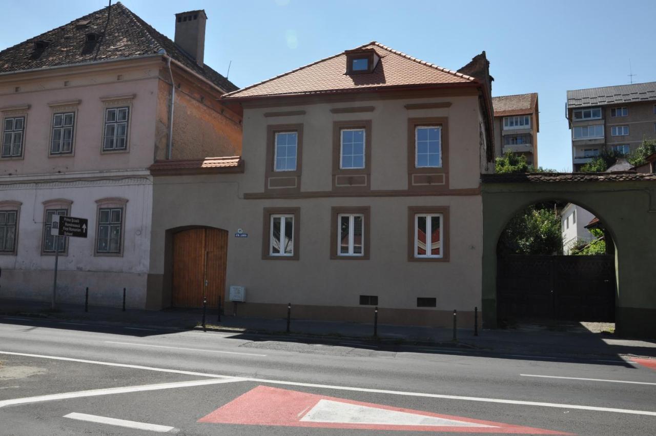 Evu Long Street Apartment Brasov Luaran gambar