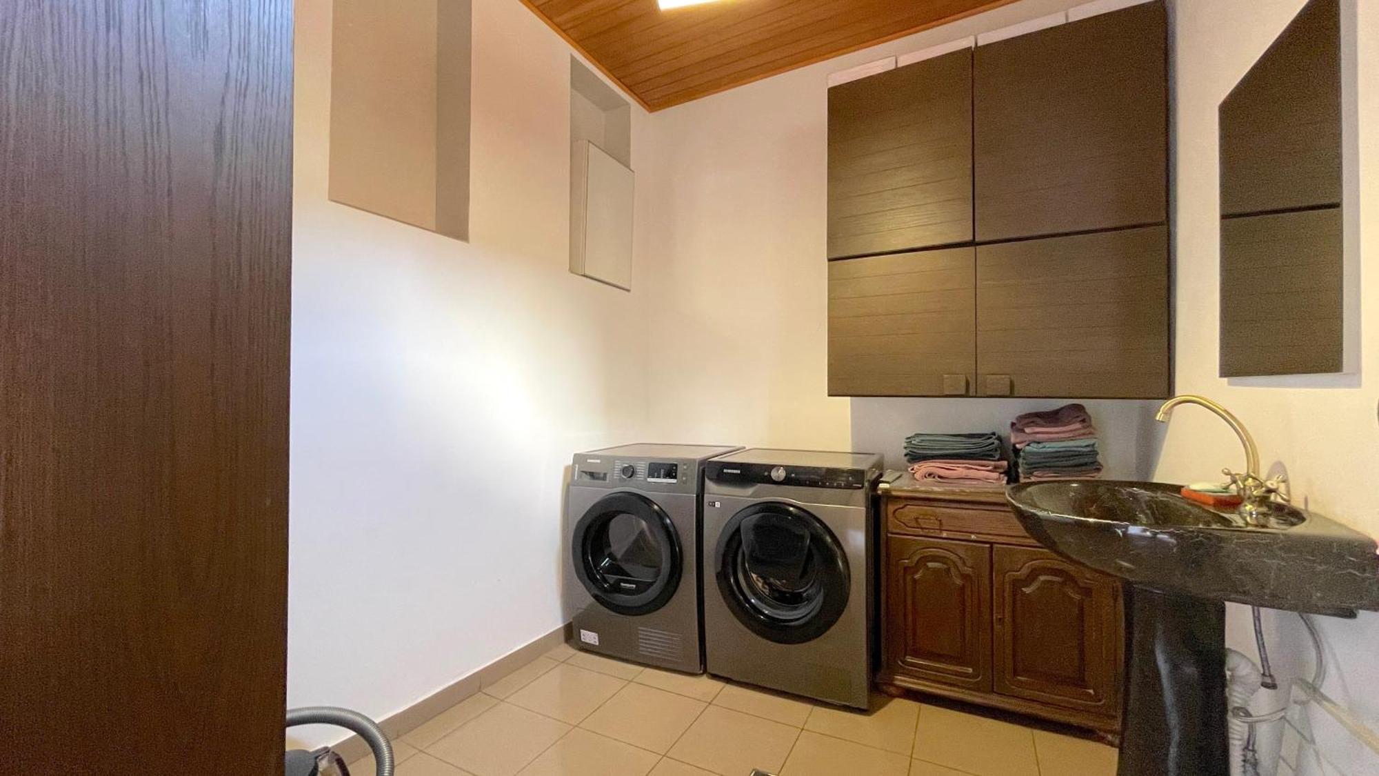 Evu Long Street Apartment Brasov Luaran gambar