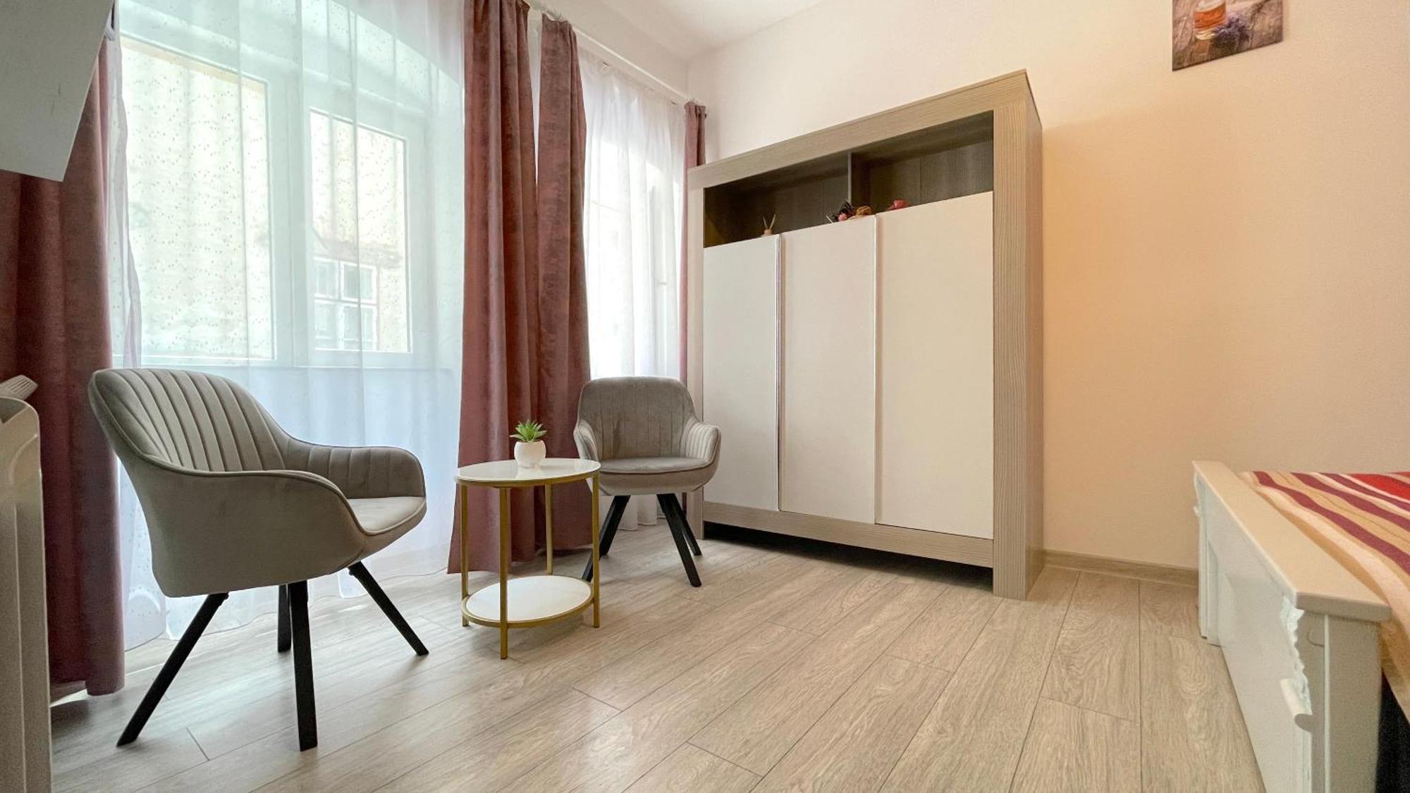 Evu Long Street Apartment Brasov Luaran gambar