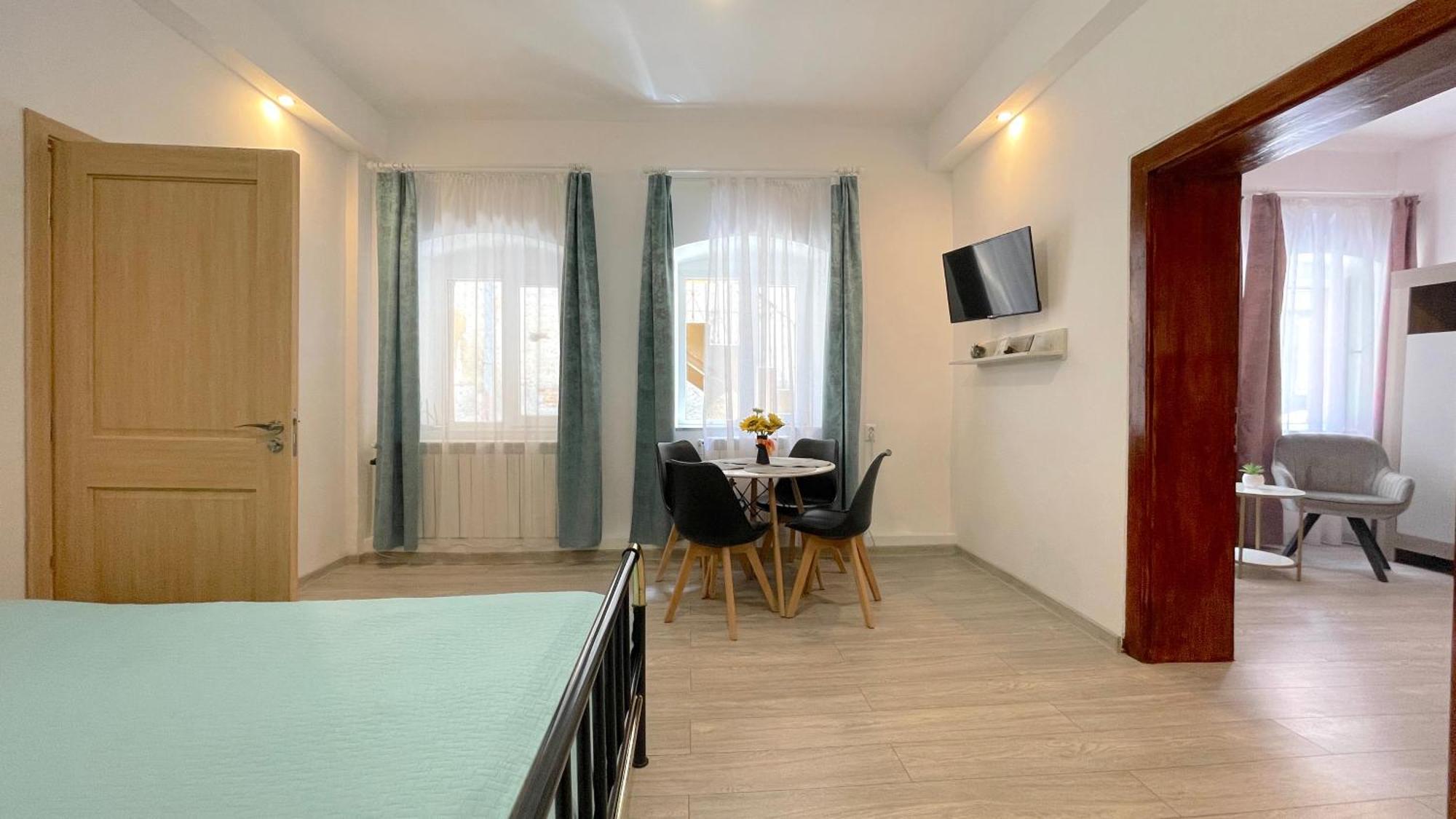 Evu Long Street Apartment Brasov Luaran gambar