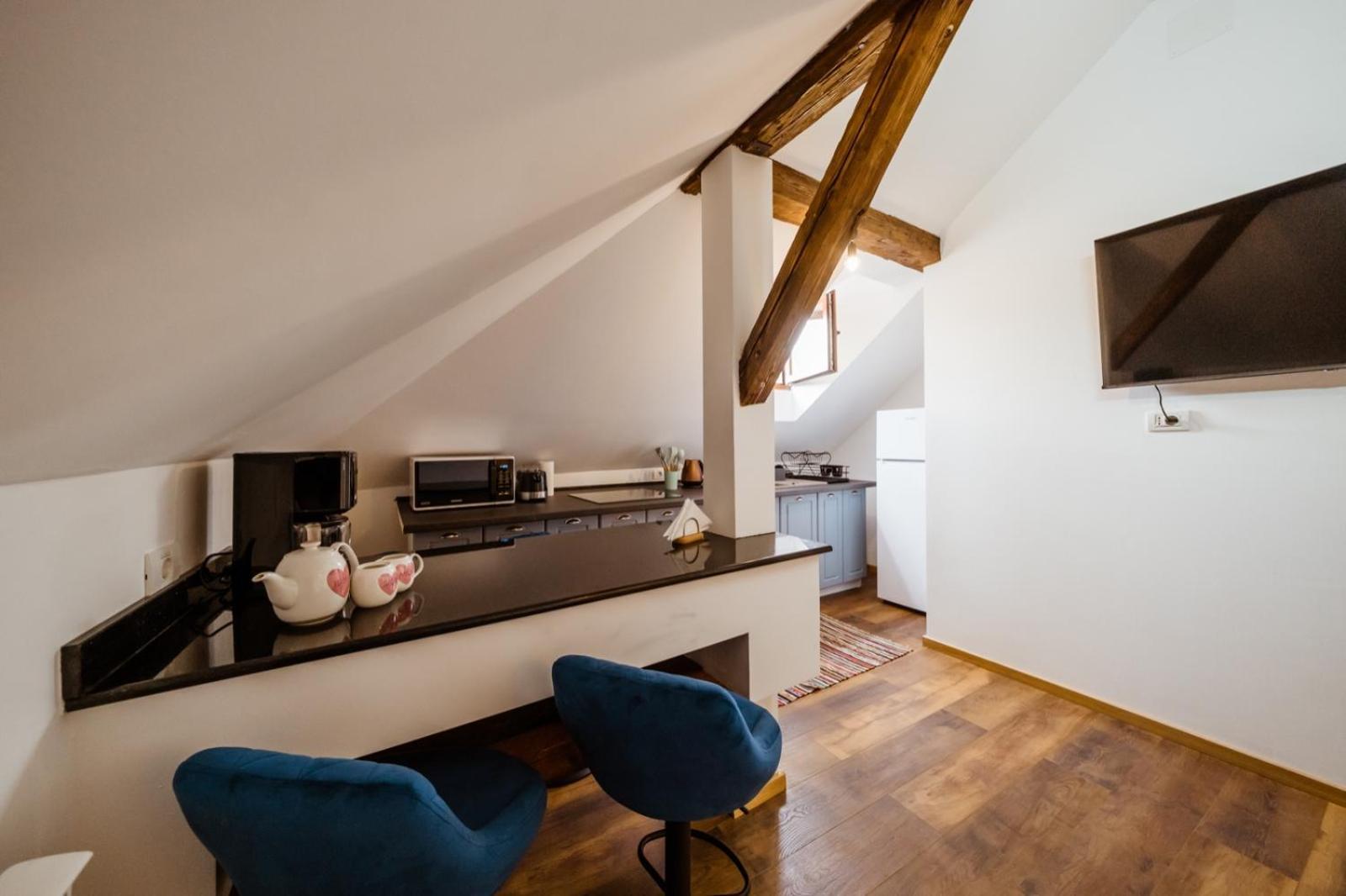 Evu Long Street Apartment Brasov Luaran gambar