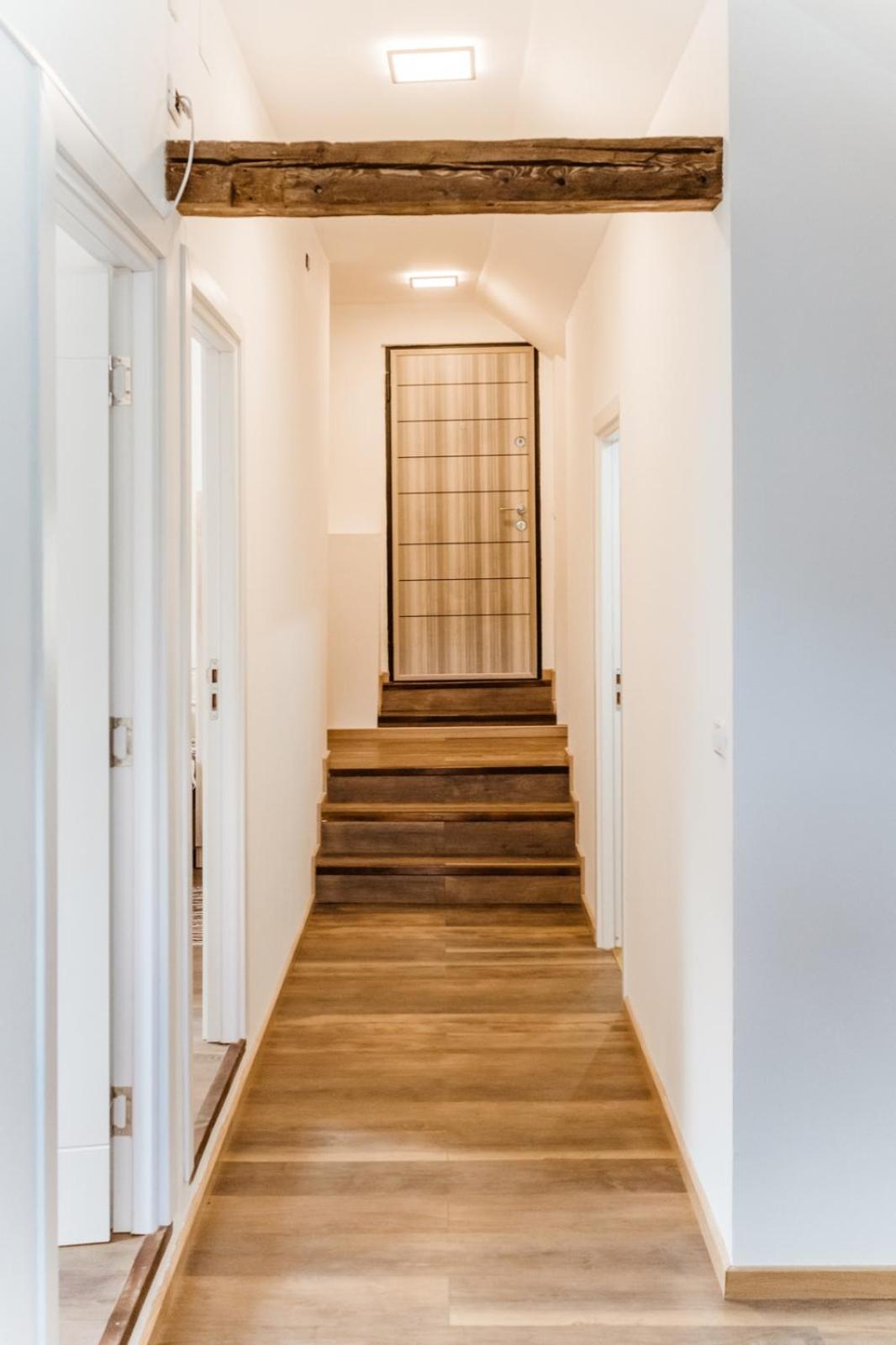 Evu Long Street Apartment Brasov Luaran gambar