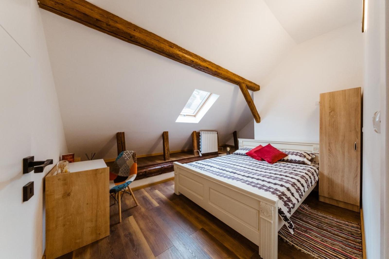 Evu Long Street Apartment Brasov Luaran gambar
