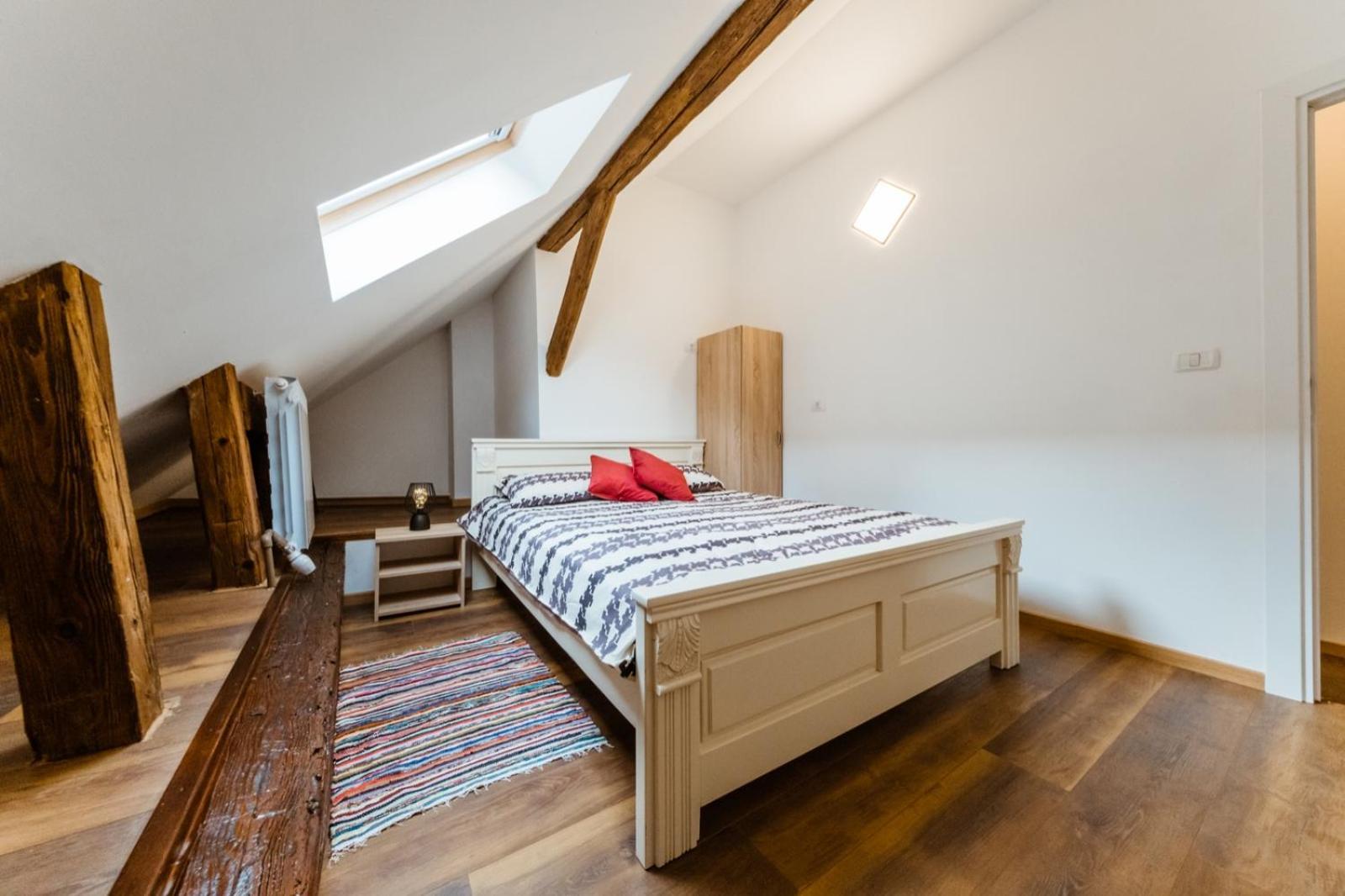 Evu Long Street Apartment Brasov Luaran gambar
