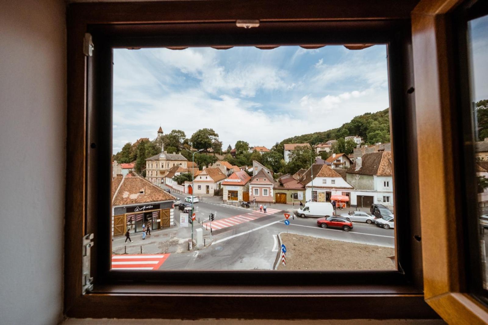 Evu Long Street Apartment Brasov Luaran gambar