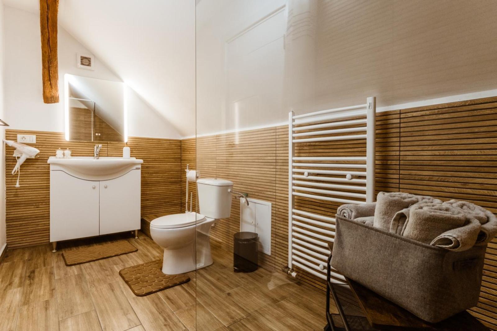 Evu Long Street Apartment Brasov Luaran gambar
