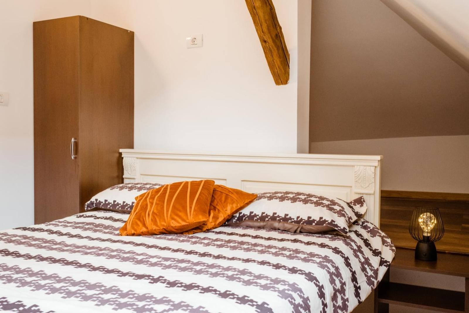 Evu Long Street Apartment Brasov Luaran gambar